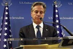 أمريكا تأمر بإجلاء الطواقم غير الأساسية من سفارتها في العراق