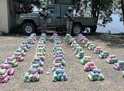 أمير جازان يطلع على الاستعدادات لإطلاق التمرين التعبوي “استجابة 13”