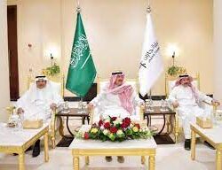 خالد بن سلمان يستعرض مع بن مبارك التطورات في اليمن