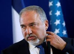 الاتحاد الأوروبي يطالب بتحقيق مستقل في المقابر الجماعية المكتشفة في غزة