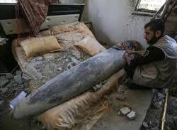 الشرطة الفرنسية تستخدم العنف في إخلاء متظاهرين مؤيدين للفلسطينيين من جامعة السوربون