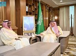 شباب جازان يتدربون على “فن السيف” بالنادي الأدبي