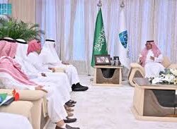 أمين منطقة جازان يقف على أعمال إزالة عددٍ من المباني الآيلة للسقوط والمهجورة بمدينة جيزان