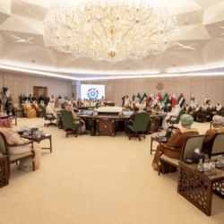 ولي العهد يزور مشروع منتجع شرعان في العلا ويلتقي بالعاملين على تحقيق رؤية التطوير