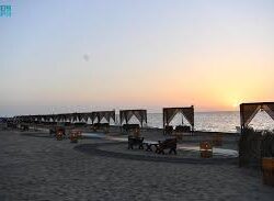 ولي العهد يزور مشروع منتجع شرعان في العلا ويلتقي بالعاملين على تحقيق رؤية التطوير