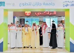 محافظ أبو عريش يتفقد الحافلة الذكية بحديقة الشهداء