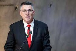 أمير جازان يستقبل ممثلي صندوق الاستثمارات العامة والإدارة التنفيذية في الشركة السعودية للقهوة