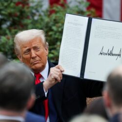 انطلاق أول رحلة جوية بين النجف والمدينة المنورة.