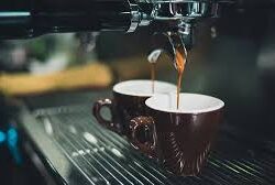 الحكومة السورية ترحب بعقد اجتماع مع قسد في دمشق وترفض أي شكل من أشكال التقسيم