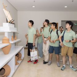 الجوازات: خدمة “تواصل” عبر بوابة مقيم لإنهاء الإجراءات إلكترونياً