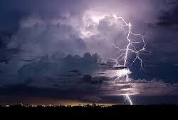 إسرائيل ترحّل 171 ناشطًا من أسطول الصمود بينهم “تونبرغ”.. وتُبقي 138 رهن الاحتجاز