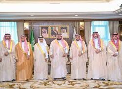 أمير منطقة جازان يستقبل مواطنًا لتنازله عن قاتل والده لوجه الله تعالى