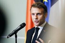 “ترامب” يحذر “زيلينسكي” من الدمار ويحثه على التنازل لـ”بوتين” وتسليم شرق البلاد لإنهاء الحرب الأوكرانية