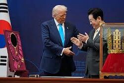 قصر اليمامة.. ولي العهد يستقبل نائب رئيس جمهورية الصين الشعبية