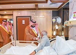 نائب أمير جازان يزور الأديب إبراهيم مفتاح للاطمئنان على صحته