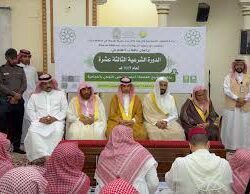 أمير منطقة جازان يقدم واجب العزاء لأسرة المحنشي