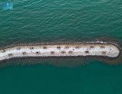 أمير جازان يستقبل المستشار الشرعي بفرع الإفتاء ويدشّن برنامج “معًا.. شرع وأمن”