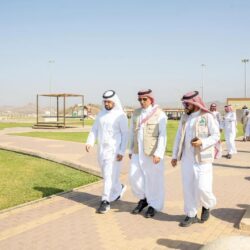 أمير جازان يكرّم الطالبة لانا أبوطالب لتحقيقها الميدالية الذهبية في معرض سيئول للاختراعات 2025