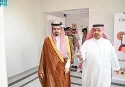 أمير جازان يكرم ذوي الإعاقة من منسوبي إمارة المنطقة