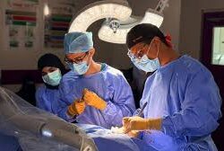 «الدفاع المدني» يرصد عوائق بمخرج طوارئ ويطبق النظام الجزائي على المنشأة