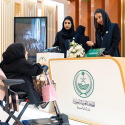 أمير المدينة يكرم الطلاب الفائزين بجوائز سيؤول للاختراعات