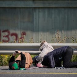 اتصال هاتفي بين وزير الداخلية ونظيره القطري لبحث تطورات الأوضاع الأمنية