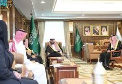 “الكباث”.. لؤلؤة صيفية تتدلى من أشجار الأراك في جازان