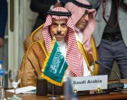 “التجارة” تُشهر بـ ياسر نايف جبر الرشيدي وعدنان نايف جبر الرشيدي وجمال أحمد علي محمد (مصري) لارتكابهم جريمة التستر في نشاط المقاولات بمنطقة القصيم