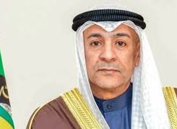 أمير منطقة الرياض يؤدي صلاة الميت على والدة خالد بن مطلق بن خرصان