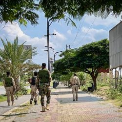 غموض بعد «حادثة» حوّلت مسار طائرة إماراتية متجهة إلى إسرائيل مطار تبوك: الطائرة طلبت الهبوط الاضطراري ونقل قائدها ومساعده إلى المستشفى