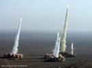 كاتب أمريكي: ملالي إيران يصنعون صواريخ تصل للرياض وأمريكا تركض وراء المفاوضات