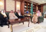 أمير جازان يستقبل رئيس وأعضاء اللجنة الوطنية التجارية بمجلس الغرف السعودية..