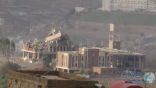 شاهد تدمير القصر الرئاسي في “تعز” بقذيفة واحدة