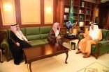 أمير جازان يستقبل الشيخ المطلق وبن معمر