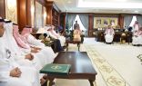 أمير منطقة جازان يستقبل وكلاء وموظفي الأمارة عقب عودته من إجازته السنوية