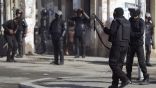 الأمن المصري يطلق قنابل الغاز على طلاب مؤيدين لـ”مرسي”
