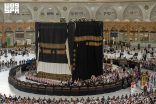 الكعبة المشرفة تتزين بكسوتها الجديدة لعام 1448هـ في مشهد يجسد عناية المملكة بالمقدسات