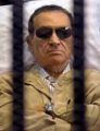 إصابة “مبارك” بهبوط في الدورة الدموية يوقف جلسة محاكمته