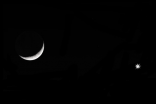 “فلكيّة جدة”: هلال القمر يجاور “سيد الكواكب” .. غداً