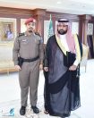 أمير جازان بالنيابة يقلد ضابط الحماية ” الزهراني ” رتبة نقيب..