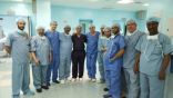 الصحة : بروفيسور فرنسي يجري عمليات بمستشفى صبيا العام