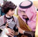 أصغر مصور “الحضيف” راقبته عيون ولي العهد واحتضنته يداه في سباق الخيل لتشجعه