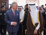 بالصور.. خادم الحرمين يستقبل ولي عهد المملكة المتحدة