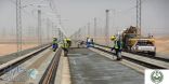 بالصورة.. جانب من أعمال إنشاء الخط الحديدي في قطار الحرمين