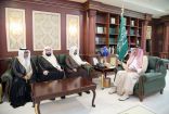 أمير منطقة جازان يستقبل إمام ومؤذن الحرم المكي.