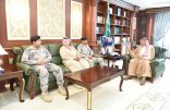 أمير منطقة جازان يكرم قائد حرس الحدود ومدير إدارة المخدرات وعددا من الضباط
