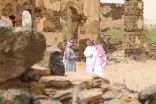 مدير “سياحة جازان” يتفقّد المواقع الأثرية في صبيا