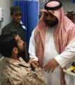 “محمد بن عبدالعزيز” ينقل معايدة القيادة لمرابطي الحد الجنوبي .. ماذا قال لجندي مصاب؟