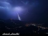 كما لم تره من قبل.. البرق يضيء سماء وليل الداير في لوحة ربانية