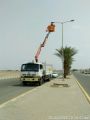 بلدية صامطة تباشر إصلاح أعطال فوانيس الكهرباء